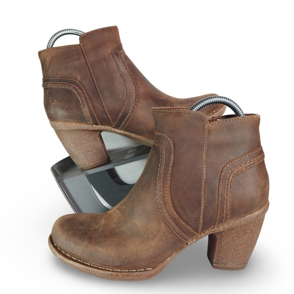 Clarks Carleta Paris Booties Women 5.5M Brown Leather Heeled Ankle Boot 26120403